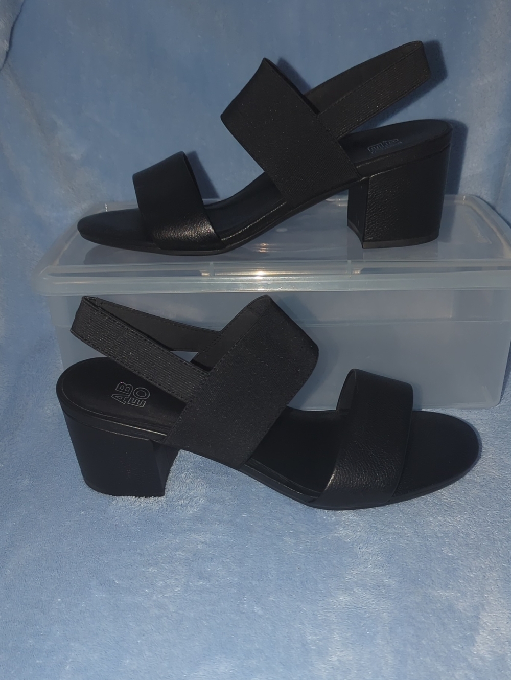 Abeo Black Wide-Strap Block Heel Sandals Size 8.5. NEW